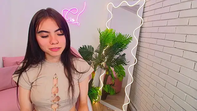 Snapshot of Roxanne_tay chatting on December 11, 9:41 am Roxanne tay online show from December 11, 9:41 am