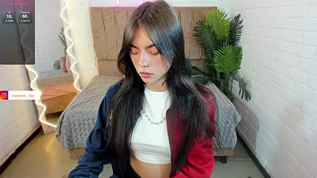 Snapshot of Roxanne_tay chatting on January 14, 7:21 pm Roxanne tay online show from January 14, 7:21 pm