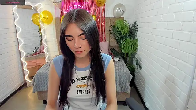 Snapshot of Roxanne_tay chatting on January 31, 10:31 pm Roxanne tay online show from January 31, 10:31 pm