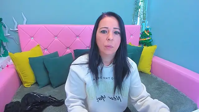 LauraSin online show from December 16, 4:50 am