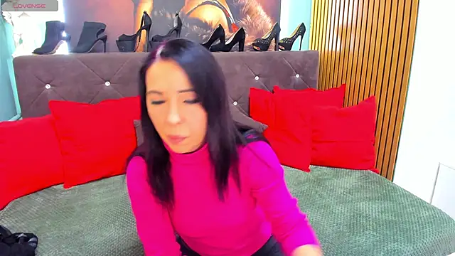 LauraSin online show from February 17, 6:58 pm