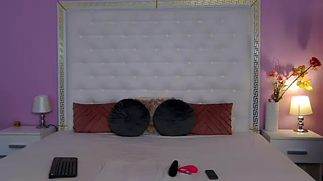 Snapshot of Lenna_Paul chatting on July 22, 4:26 am Lenna Paul online show from July 22, 4:26 am