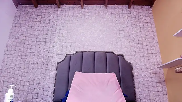 Snapshot of luce_williams chatting on January 24, 1:24 am luce williams online show from January 24, 1:24 am