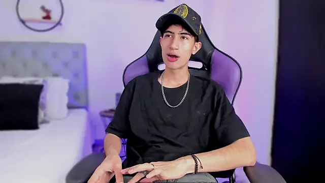 Snapshot of novaybrian chatting on February 2, 4:48 am novaybrian online show from February 2, 4:48 am