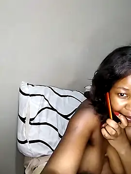 Snapshot of queenbboobs chatting on January 8, 9:55 pm queenbboobs online show from January 8, 9:55 pm