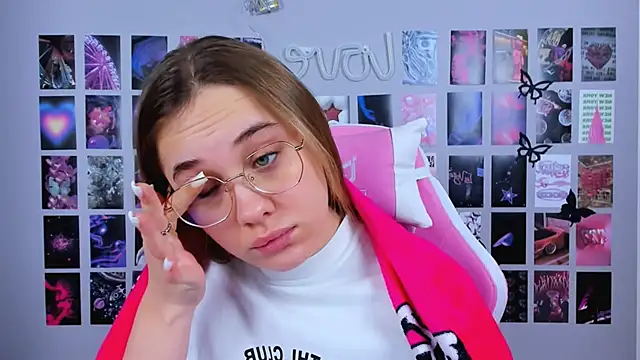 MiaMilas online show from February 8, 5:40 am