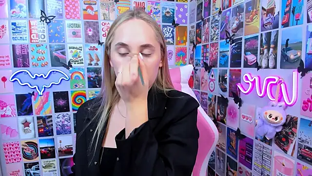 MiaMilas online show from December 22, 1:52 pm