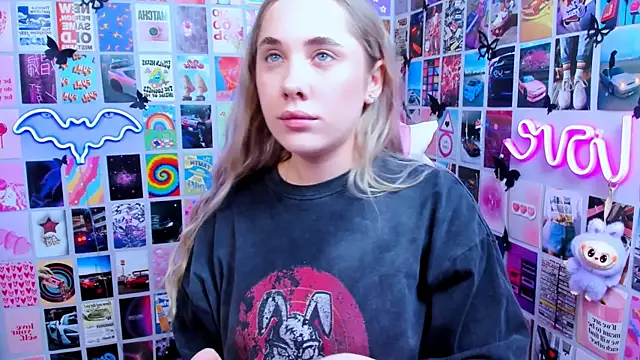 MiaMilas online show from March 19, 3:49 pm