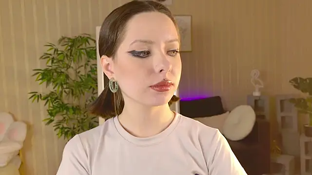 Lazzy Lizzy online show from December 12, 10:45 am