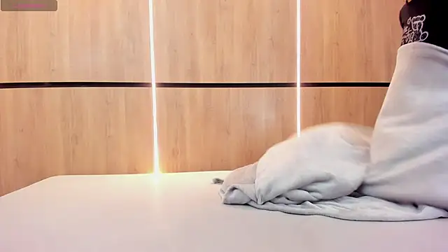 adela chase online show from October 31, 2:56 am