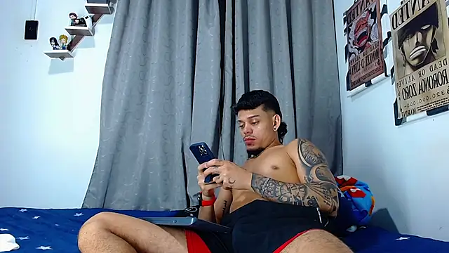 Snapshot of Friendsofeverything_ chatting on July 5, 12:28 am Friendsofeverything online show from July 5, 12:28 am
