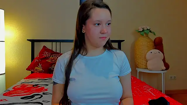 Snapshot of Mira_Karter chatting on May 3, 2:28 am Mira Karter online show from May 3, 2:28 am