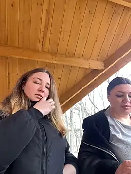 Joannakiss online show from March 4, 11:40 am