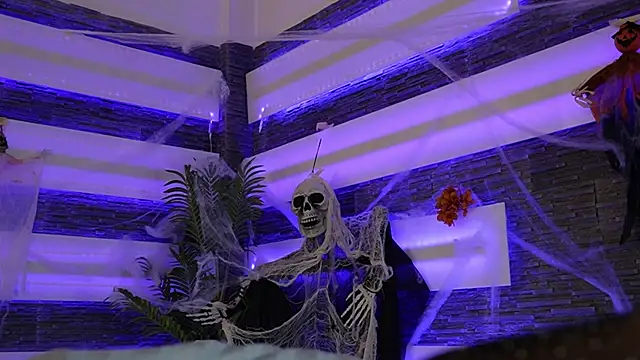 Snapshot of blondie_muller chatting on November 9, 9:24 pm blondie muller online show from November 9, 9:24 pm