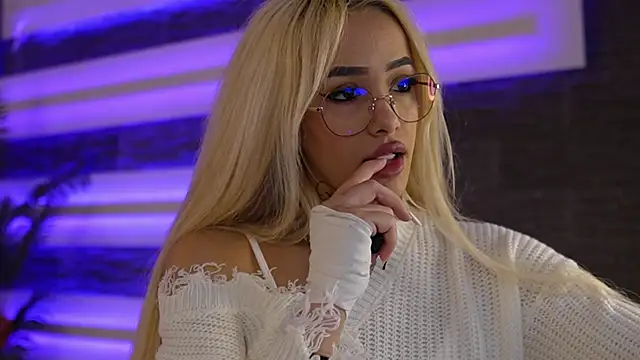 Snapshot of blondie_muller chatting on November 19, 9:26 pm blondie muller online show from November 19, 9:26 pm