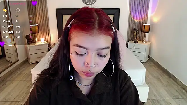 Snapshot of pettit_courtny chatting on January 11, 3:55 am pettit courtny online show from January 11, 3:55 am