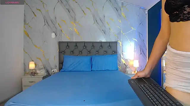 Snapshot of pettit_courtny chatting on February 5, 7:31 pm pettit courtny online show from February 5, 7:31 pm