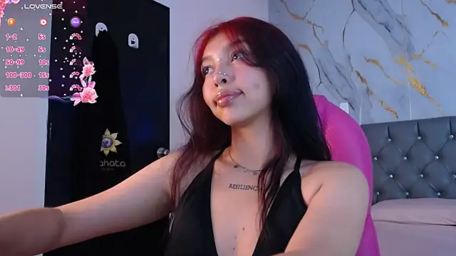 Snapshot of pettit_courtny chatting on February 6, 8:23 pm pettit courtny online show from February 6, 8:23 pm