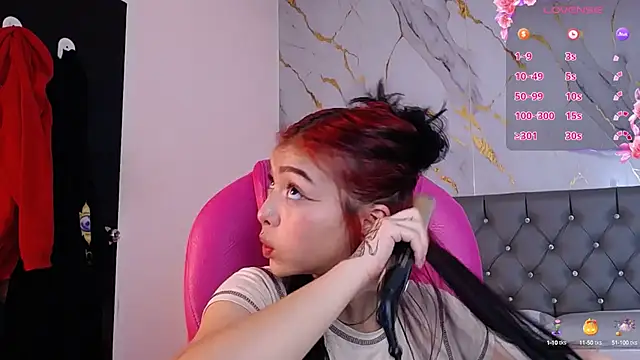 Snapshot of pettit_courtny chatting on February 11, 7:38 pm pettit courtny online show from February 11, 7:38 pm