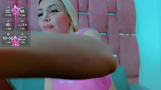 Snapshot of bimbocurvysex chatting on December 13, 12:31 am bimbocurvysex online show from December 13, 12:31 am