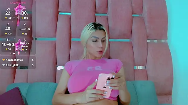 Snapshot of bimbocurvysex chatting on December 13, 4:43 am bimbocurvysex online show from December 13, 4:43 am