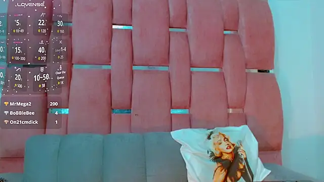 Snapshot of bimbocurvysex chatting on December 24, 4:44 am bimbocurvysex online show from December 24, 4:44 am