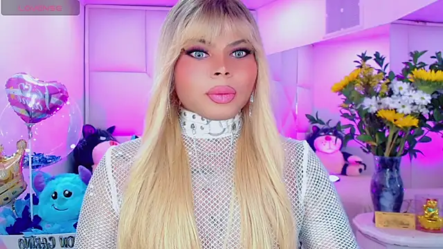 Snapshot of AdanKinng chatting on February 10, 6:28 am AdanKinng online show from February 10, 6:28 am