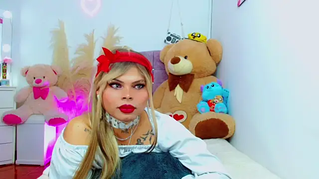 Snapshot of AdanKinng chatting on April 9, 6:19 am AdanKinng online show from April 9, 6:19 am