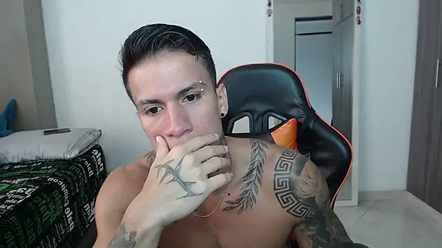 pettergrey1 online show from March 5, 1:18 pm