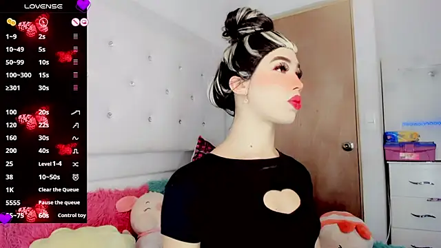 Snapshot of New_Doll chatting on February 7, 8:22 am New Doll online show from February 7, 8:22 am