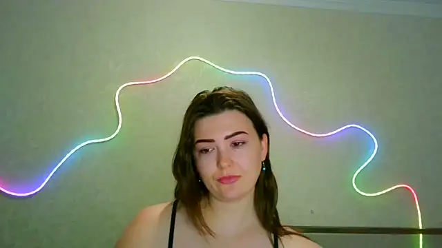 Snapshot of SeductiveTati chatting on August 2, 3:21 pm SeductiveTati online show from August 2, 3:21 pm