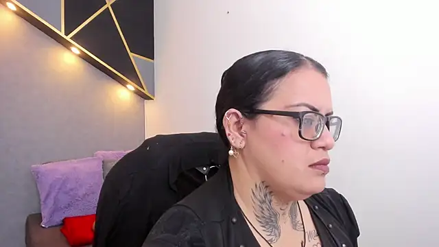 Snapshot of brigittemiller chatting on April 24, 1:41 am brigittemiller online show from April 24, 1:41 am