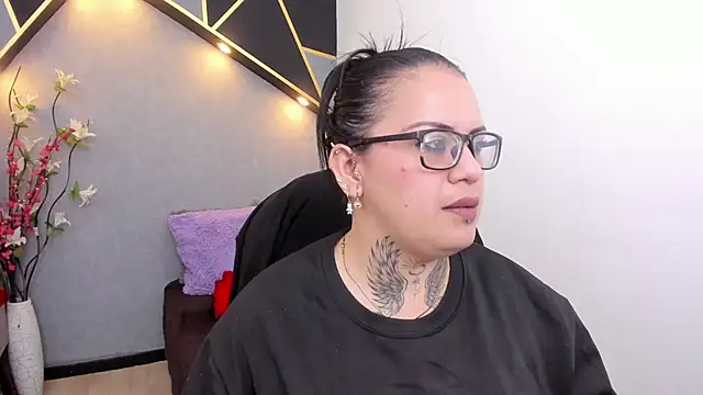 Snapshot of brigittemiller chatting on April 29, 2:04 am brigittemiller online show from April 29, 2:04 am