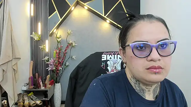 Snapshot of brigittemiller chatting on May 6, 1:57 am brigittemiller online show from May 6, 1:57 am