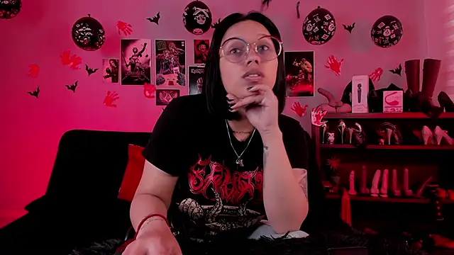 lilith-deveraux online show from November 18, 2:43 pm