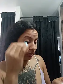 Snapshot of Karii-R chatting on July 6, 3:25 pm Karii-R online show from July 6, 3:25 pm