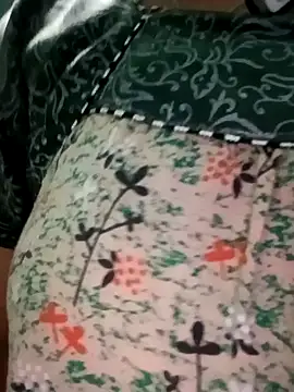 Snapshot of gunjan22 chatting on December 8, 7:15 am gunjan22 online show from December 8, 7:15 am