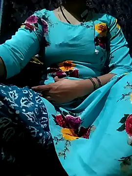 Snapshot of gunjan22 chatting on December 8, 2:41 pm gunjan22 online show from December 8, 2:41 pm