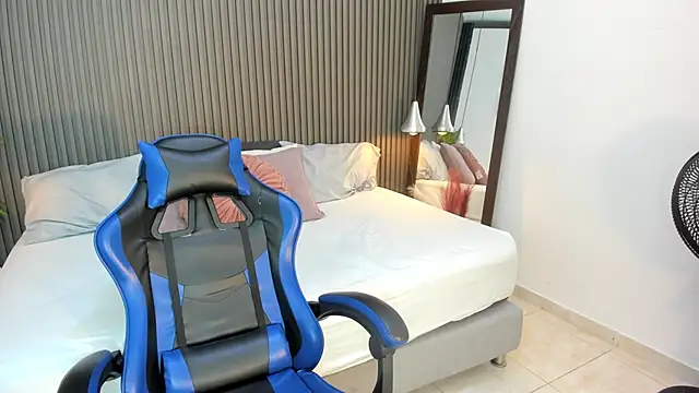 Axel brunette1 online show from April 6, 2:53 am