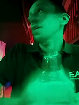 Snapshot of mika11100 chatting on October 16, 11:39 pm mika11100 online show from October 16, 11:39 pm