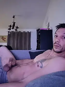 Snapshot of mika11100 chatting on February 10, 2:26 am mika11100 online show from February 10, 2:26 am