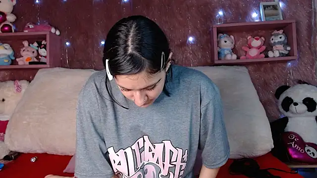 Snapshot of Nina_Ethan chatting on December 8, 12:30 pm Nina Ethan online show from December 8, 12:30 pm