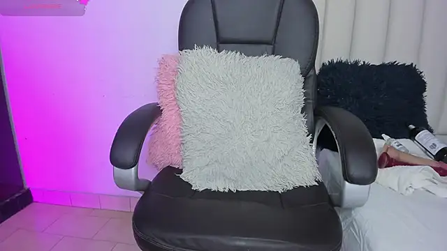 Snapshot of Marian_Boobs chatting on February 14, 8:16 pm Marian Boobs online show from February 14, 8:16 pm