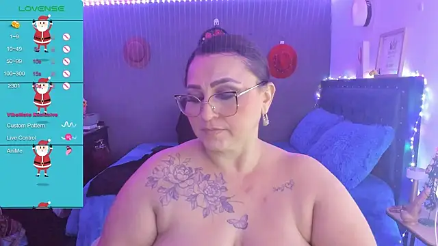 Snapshot of Ivonnee__ chatting on December 15, 10:07 am Ivonnee   online show from December 15, 10:07 am