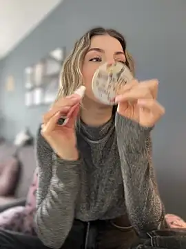 Mia Ethan online show from March 13, 7:37 am