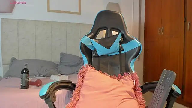  maria foxx  online show from April 7, 6:08 pm