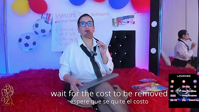 Snapshot of vaiolet_triana chatting on June 24, 8:41 pm vaiolet triana online show from June 24, 8:41 pm
