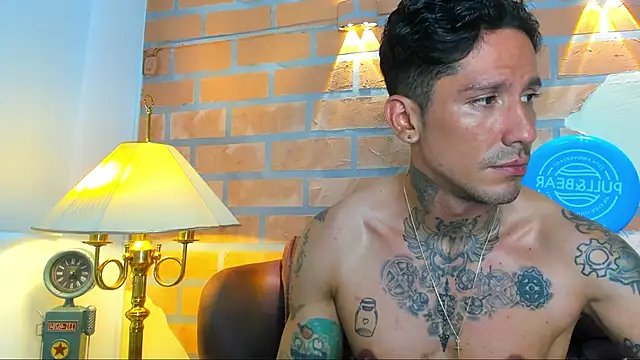 Snapshot of Dylanstonne chatting on February 26, 10:09 pm Dylanstonne online show from February 26, 10:09 pm