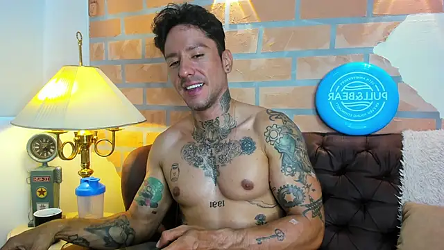 Snapshot of Dylanstonne chatting on March 9, 1:48 pm Dylanstonne online show from March 9, 1:48 pm