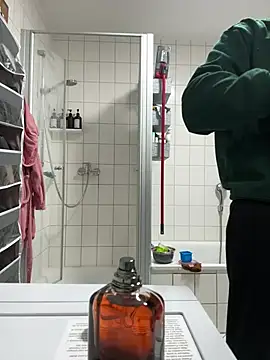 Snapshot of kareem0010 chatting on February 15, 12:15 am kareem0010 online show from February 15, 12:15 am